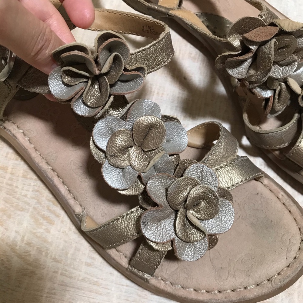 BOC Born Size 9 Metallic Leather Flower Sandals - Picture 8 of 8